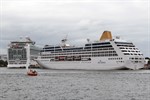 Die Kreuzfahrtschiffe Azura und Adonia in Warnemünde