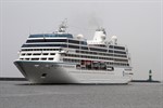 Die Azamara Journey beim Einlaufen in Warnemünde