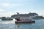 Carnival Legend im Kreuzfahrthafen Rostock-Warnemünde