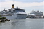 Die Kreuzfahrtschiffe Costa Fortuna und Emerald Princess