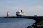 Die Empress beim Einlaufen in Warnemünde