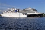 Erstanlauf der Louis Aura im Kreuzfahrthafen Rostock-Warnemünde, im Hintergrund die Eurodam