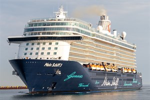 Kreuzfahrtschiff Mein Schiff 3 im Kreuzfahrthafen Rostock-Warnemünde