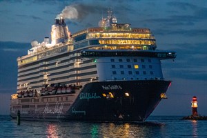 Kreuzfahrtschiff Mein Schiff 6 im Kreuzfahrthafen Rostock-Warnemünde