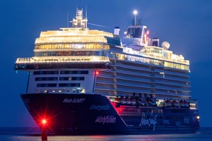 Kreuzfahrtschiff „Mein Schiff 7“ im Kreuzfahrthafen Rostock-Warnemünde