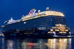 Mein Schiff 7 im Kreuzfahrthafen Warnemünde