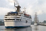 Delphin im Kreuzfahrthafen Rostock-Warnemünde