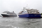 Explorer und Queen Victoria in Warnemünde