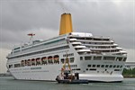 Die Oriana im Kreuzfahrthafen Warnemünde