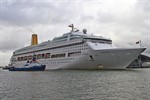 Kreuzfahrtschiff Oriana im Kreuzfahrthafen Rostock-Warnemünde