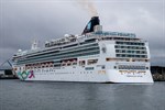 Die Norwegian Pearl im Kreuzfahrthafen Warnemünde