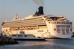 Norwegian Spirit im Kreuzfahrthafen Rostock-Warnemünde