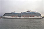 Die Royal Princess im Kreuzfahrthafen Rostock-Warnemünde