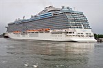 Das Kreuzfahrtschiff Royal Princess im Kreuzfahrthafen Warnemünde