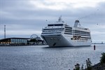 Die „Seven Seas Mariner“ beim Einlaufen in Warnemünde