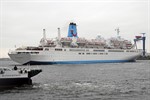 Thomson Celebration im Kreuzfahrthafen Rostock-Warnemünde