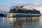 Viking Neptune beim Auslaufen aus dem Kreuzfahrthafens Rostock-Warnemünde