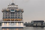 Das Kreuzfahrtschiff Viking Neptune im Kreuzfahrthafen Warnemünde