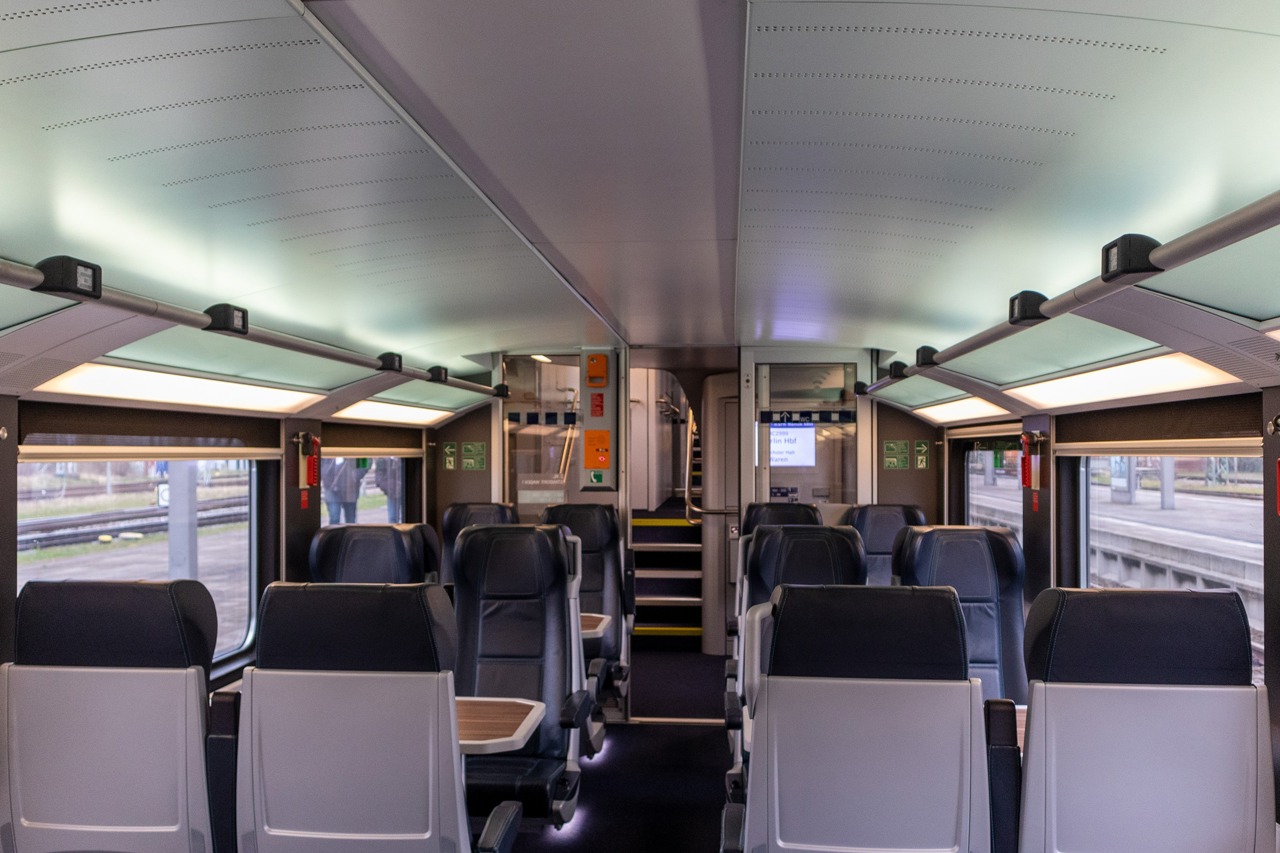 Innenansicht der neuen Intercity-Doppelstockzüge vom Typ Stadler KISS