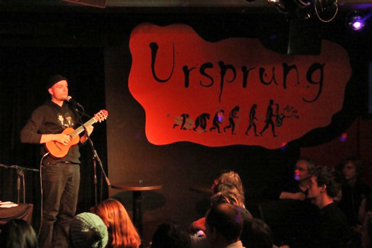 Der Autor an der Ukulele
