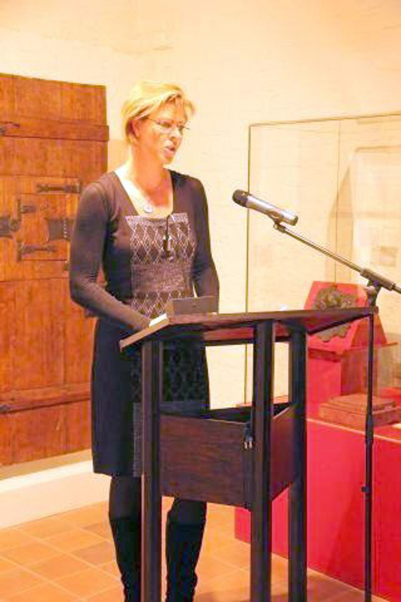 Bettina Kleinschmidt vom Universitätsarchiv