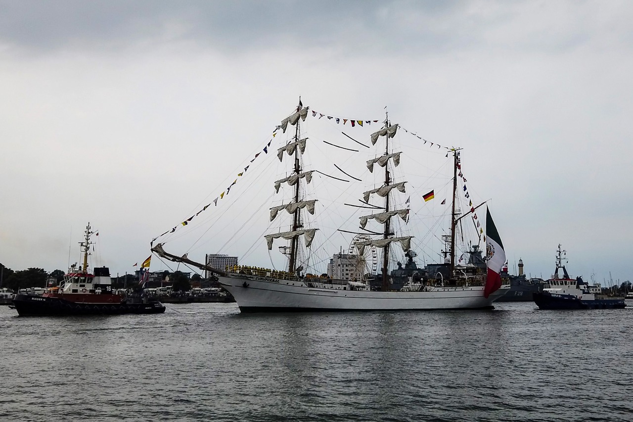 Segelschulschiff „Cuauhtemoc“ in Warnemünde
