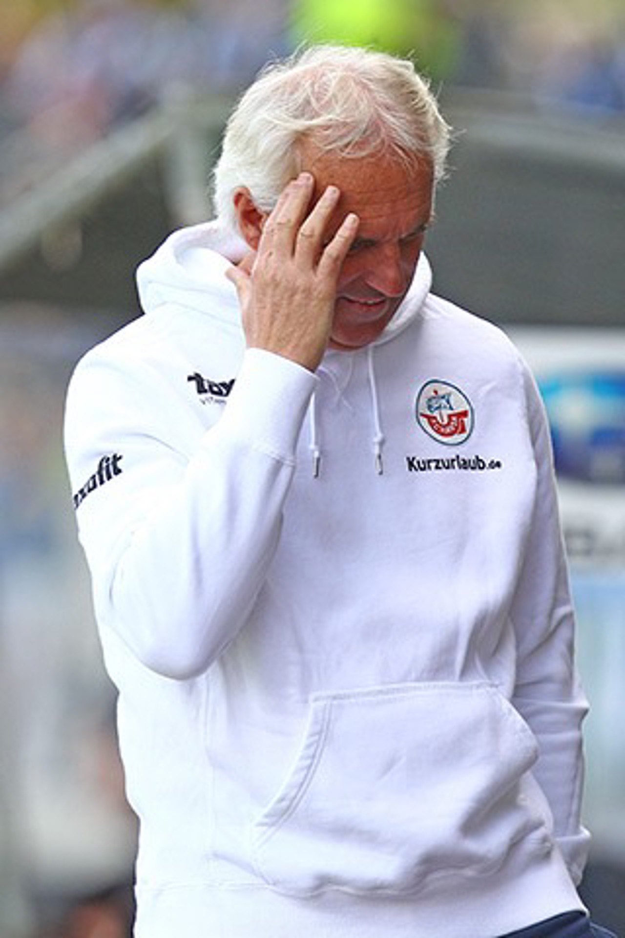Hansa-Trainer Peter Vollmann kann nicht mehr hinschauen