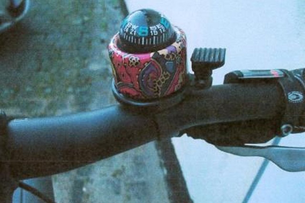 Wer kann Hinweise zum Mountainbike mit der markanten Klingel geben?