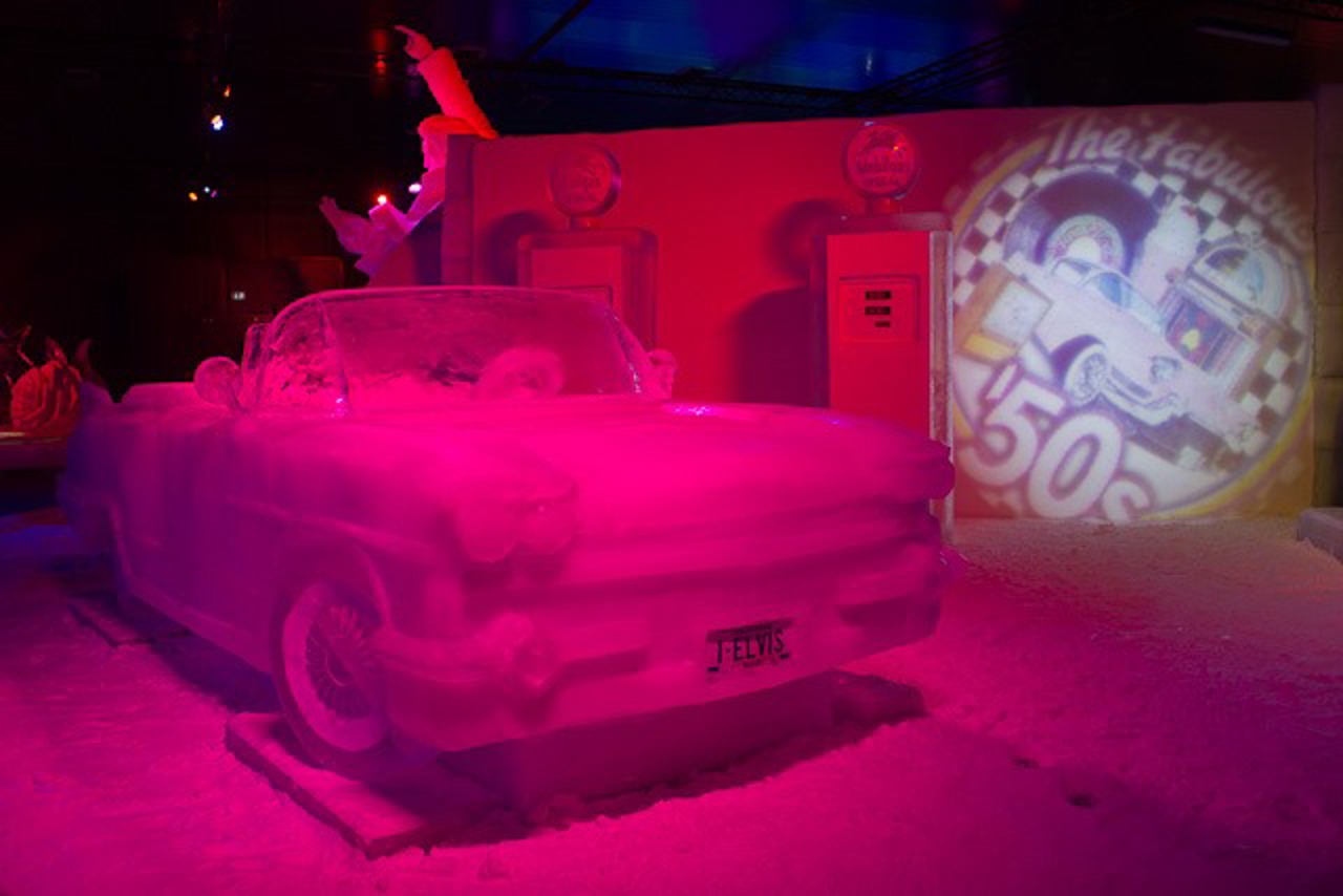 Ein Pink Cadillac in Karls Eiswelt.
