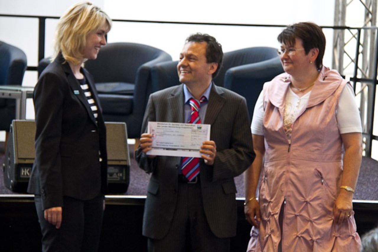 Manuela Schwesig überreicht den Altenpflegepreis