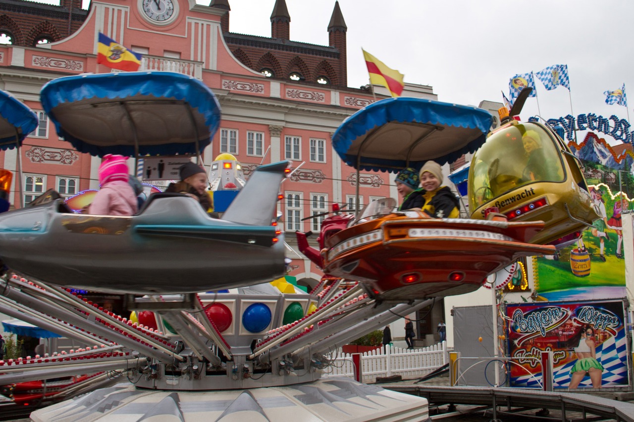 Kostenlose Karussellfahrten für Kinder mit und ohne Handicap auf dem Ostermarkt 2018