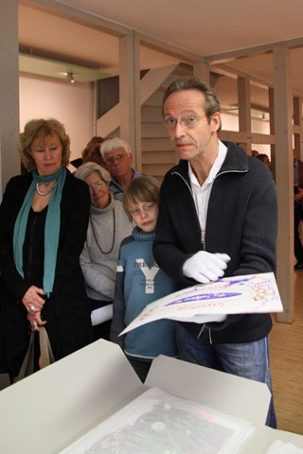 „Vorne begonnen, hinten vollendet“ - Ruprecht Dreher bei der Paperfile-Vernissage in Warnemünde