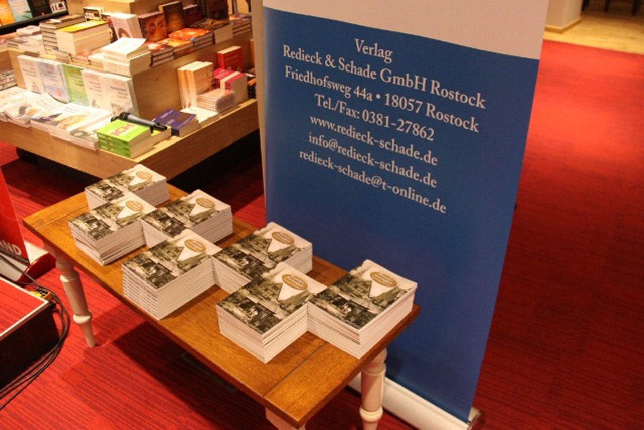Büchertisch in der Buchhandlung Weiland zum 5. Rostocker Zorenappel