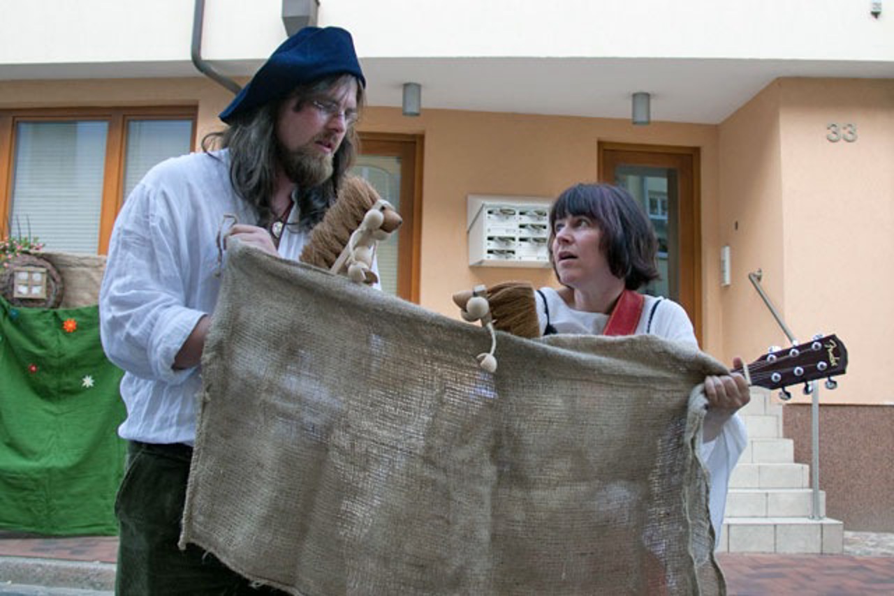Camillo Fischer und Katrin Glaß - Puppentheater vor der Galerie Wolkenbank