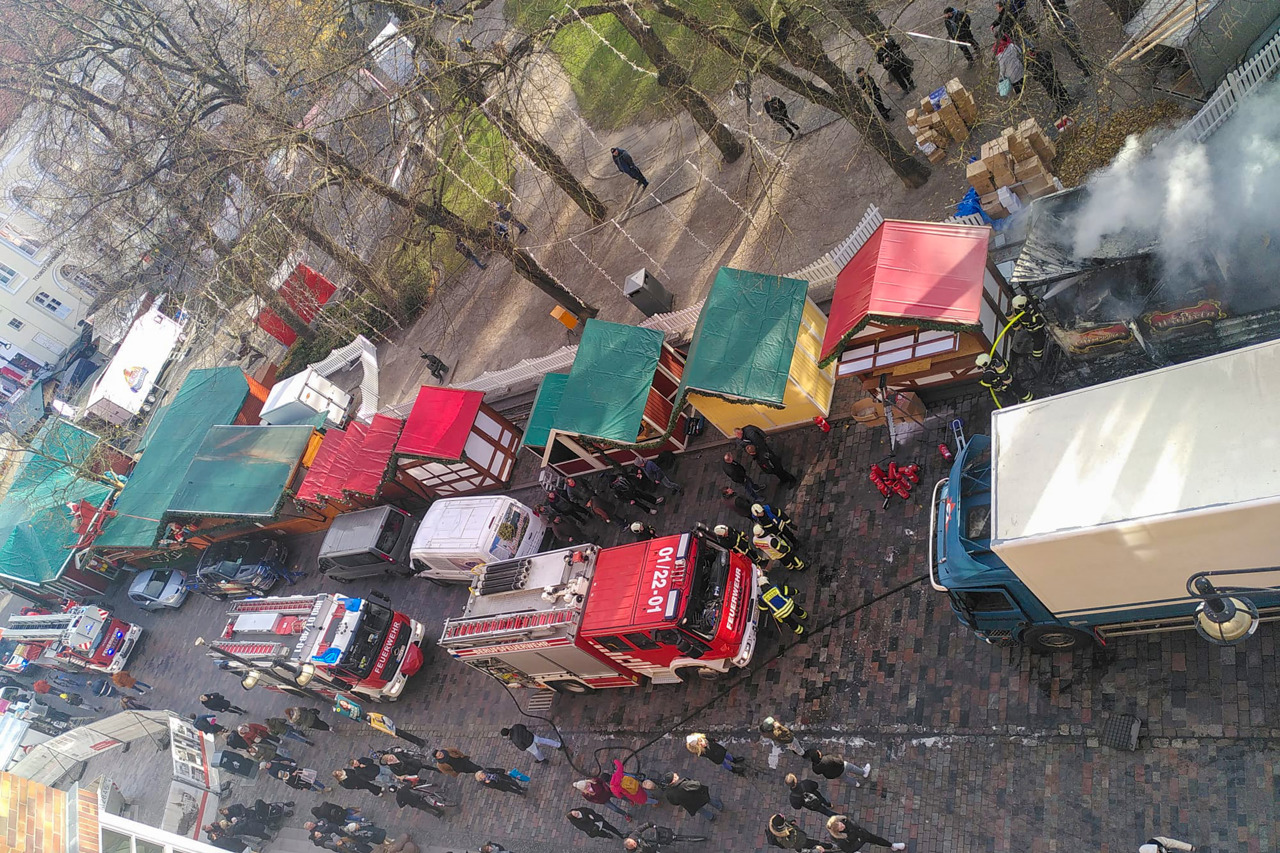 Weihnachtsmarkt-Brand auf dem Uniplatz Rostock