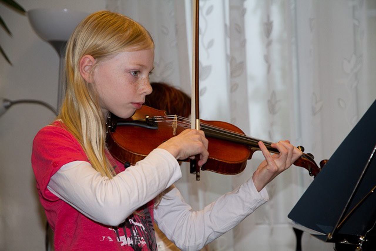 Nele begleitete auf der Violine
