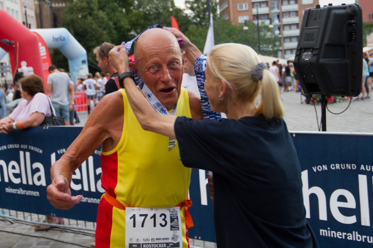Mit Jahrgang 1938 einer der ältesten Teilnehmer der Rostocker Marathon Nacht 2018
