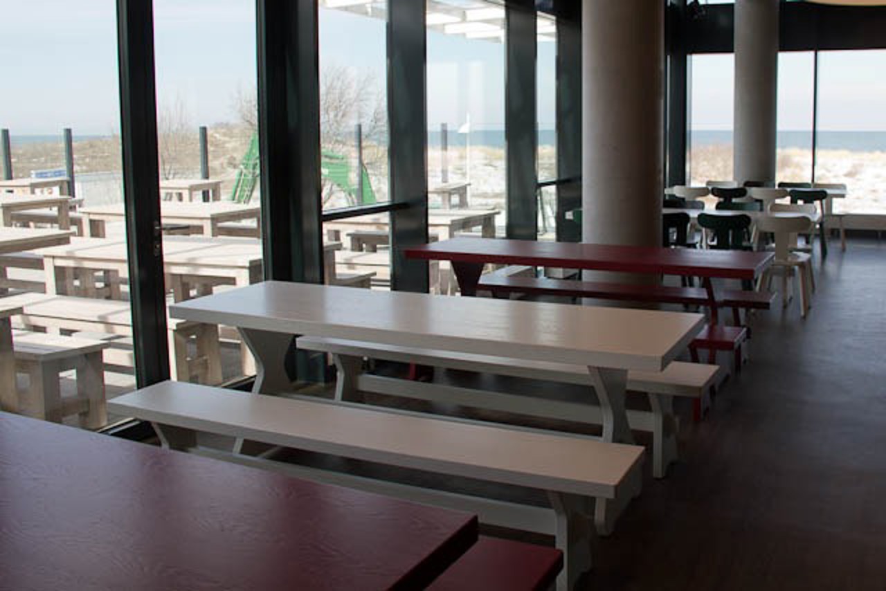 Das Marktplatzrestaurant des A-ja Resort können auch Tagesgäste von der Strandpromenade aus besuchen