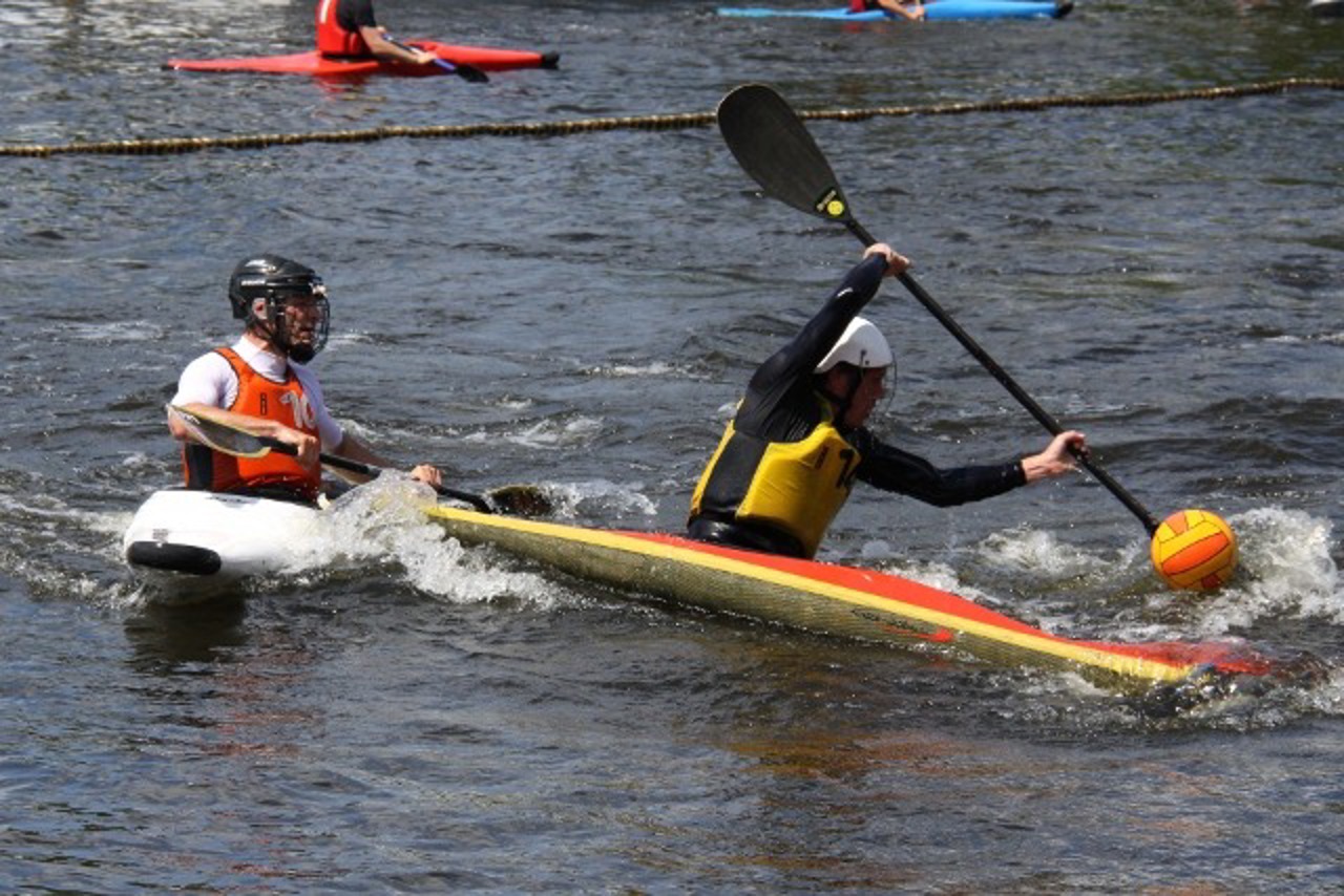 Enge Zweikämpfe auf dem Wasser