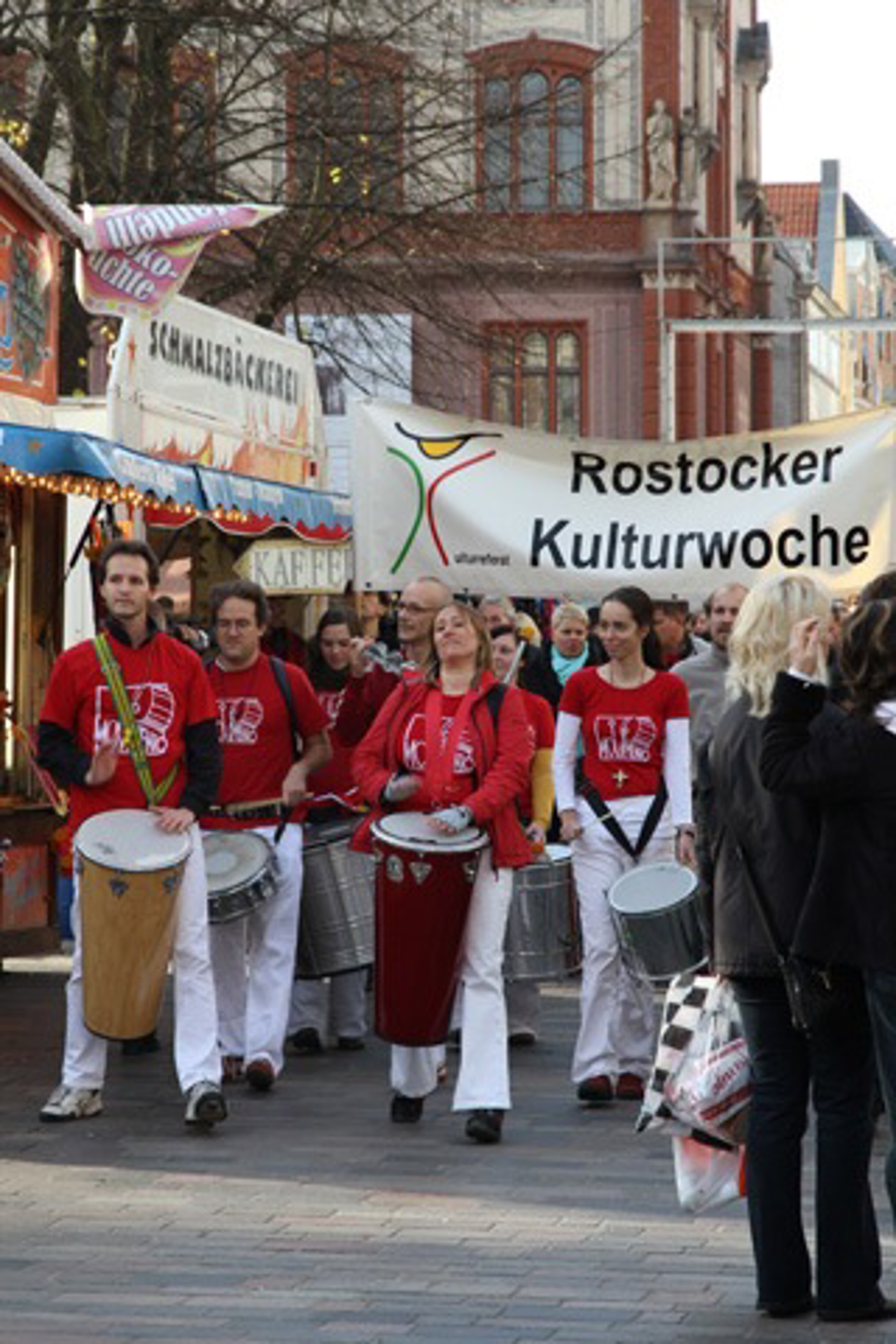 Rostocker Kulturwoche - Movimento trommelt in der Rostocker City