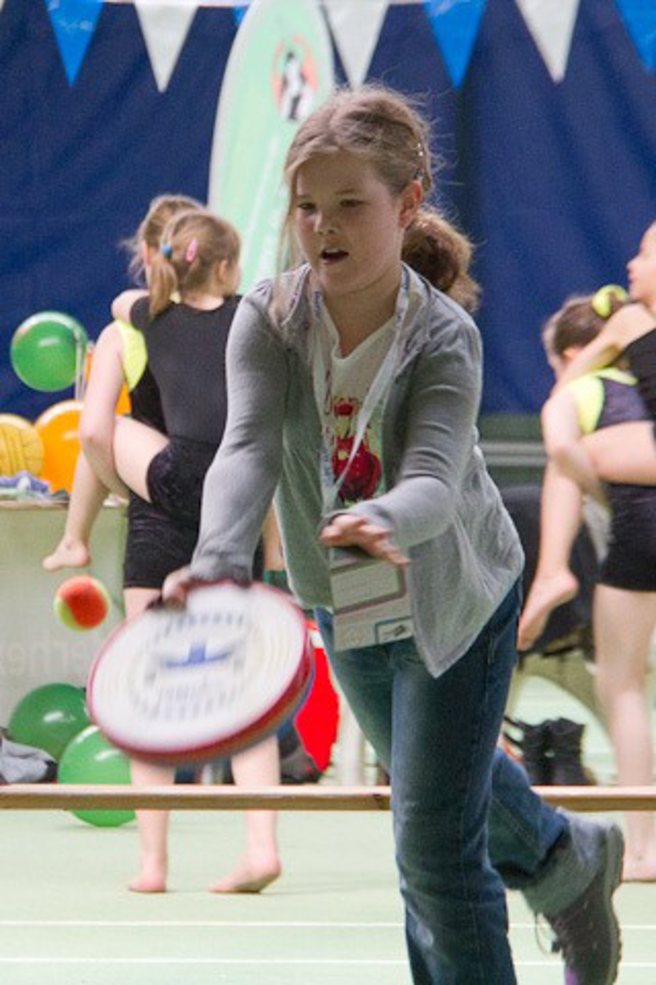 Ganz neu in Rostock Tamburello beim Verein Familien Sport Rostock. Die Italienische Tennisvariante, für die man einen Schläger benutzt, der einer kleinen Handtrommel ähnelt (Tamburello = kleine Trommel, haben schon die alten Römer gespielt.