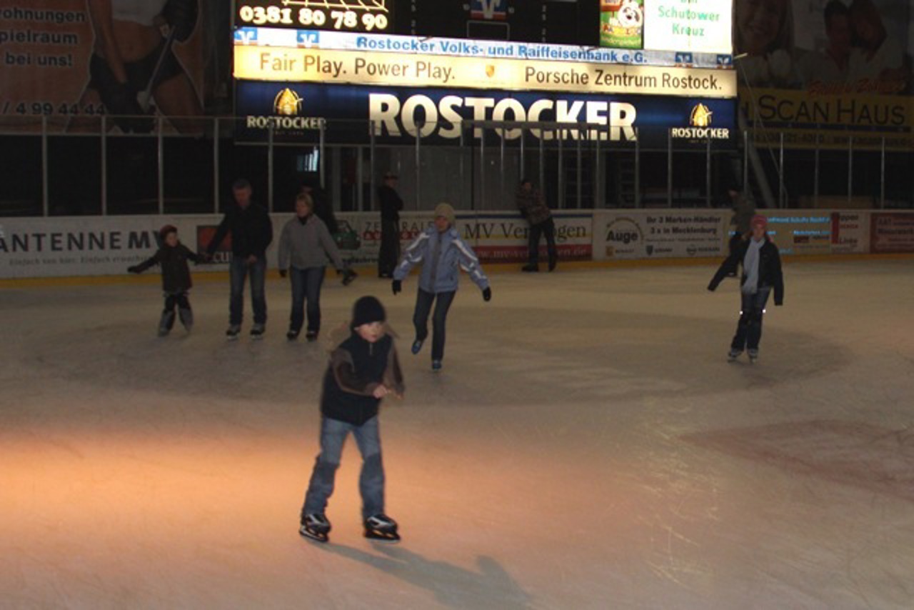 Eislaufen in der Rostocker Eishalle