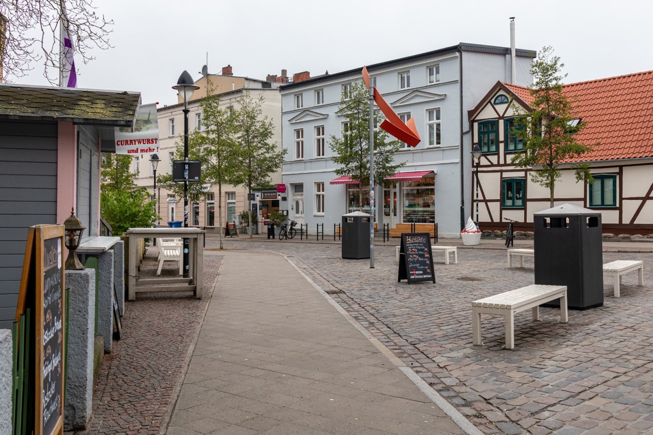 Abfallbehälterschränke in der Kirchenstraße Warnemünde