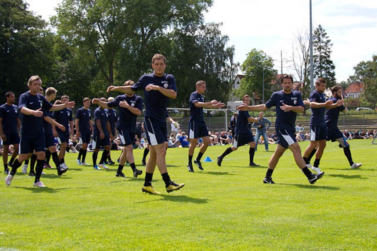Warm-Up beim Auftakttraining des FC Hansa Rostock