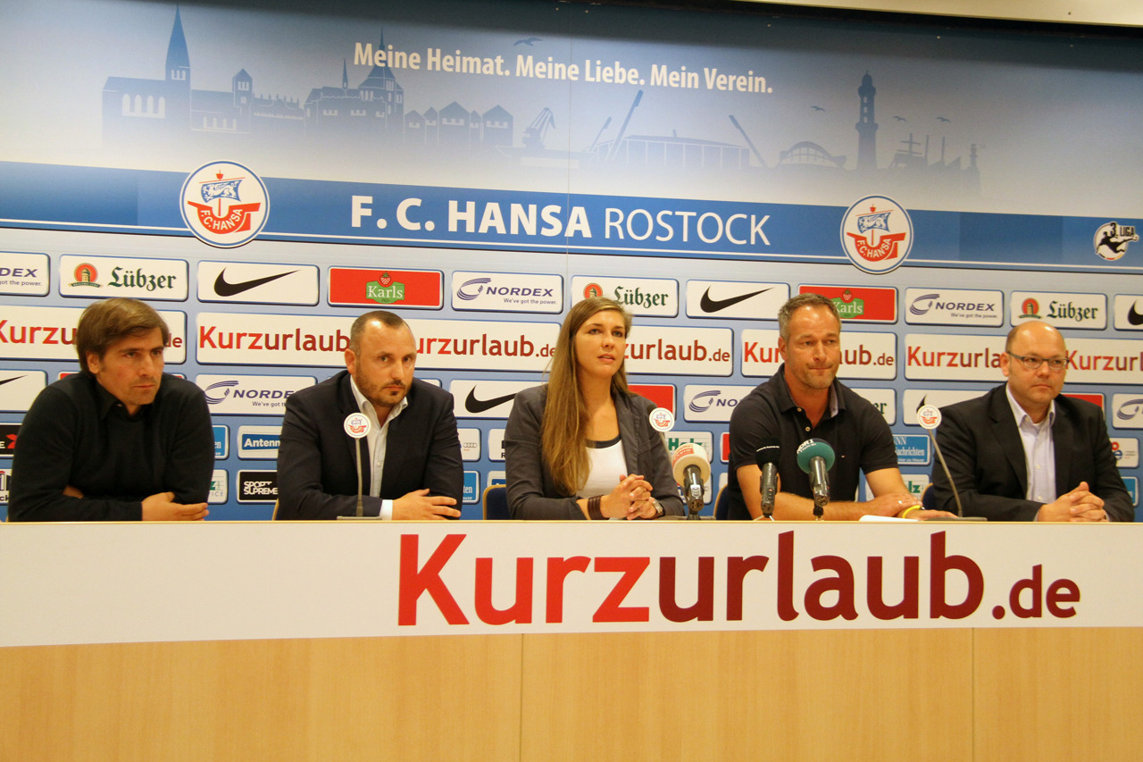 Rainer Lemmer (Aufsichtsratsvorsitzender), Robert Marien (Vorstandsvorsitzender), Marit Scholz (Pressesprecherin), René Schneider (Sporrtvorstand) und Christian Hüneburg (Finanzvorstand) (v.l.n.r)