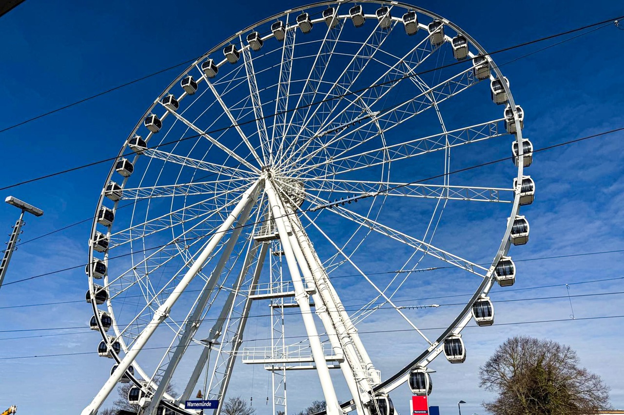 Riesenrad „Eye 55“ auf der Warnemünder Mittelmole