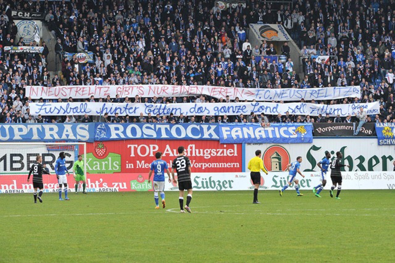 Hansa-Fans beim Spiel gegen Duisburg