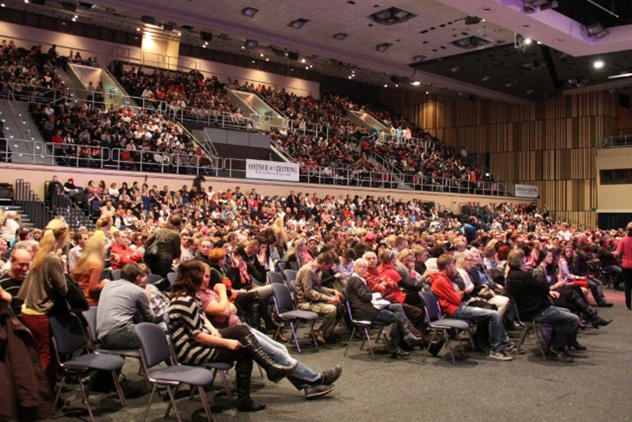 Das Publikum in der Stadthalle bei Cindy aus Marzahn