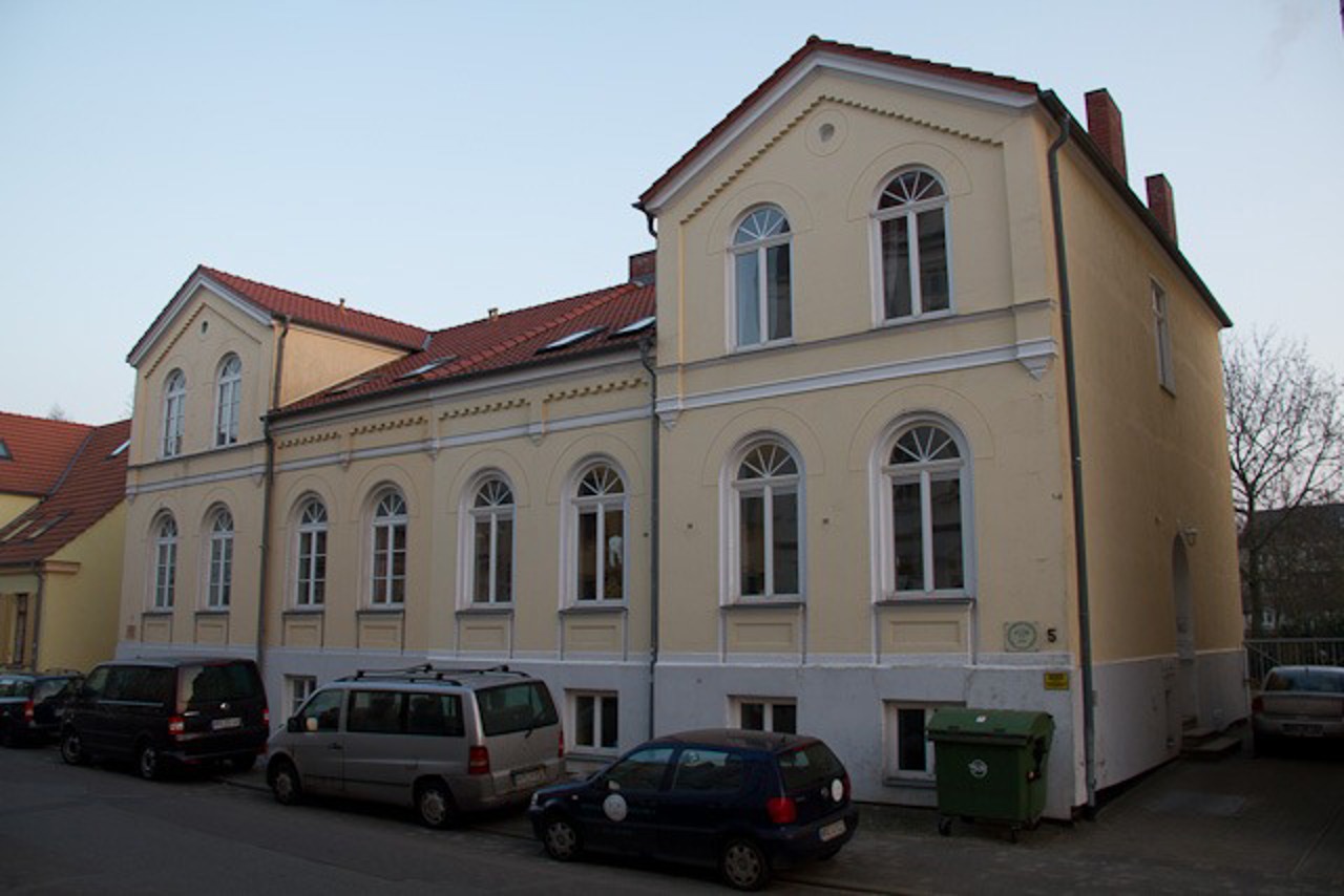 in der Paulstraße 5 befand sich der "Fröbelsche Kindergarten mit angeschlossener  Kinderpflegerinnenschule" von Marie Bloch