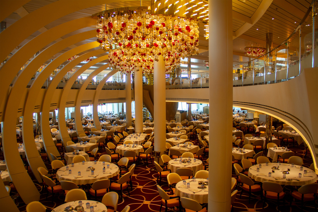 Restaurant auf dem Kreuzfahrtschiff Nieuw Statendam